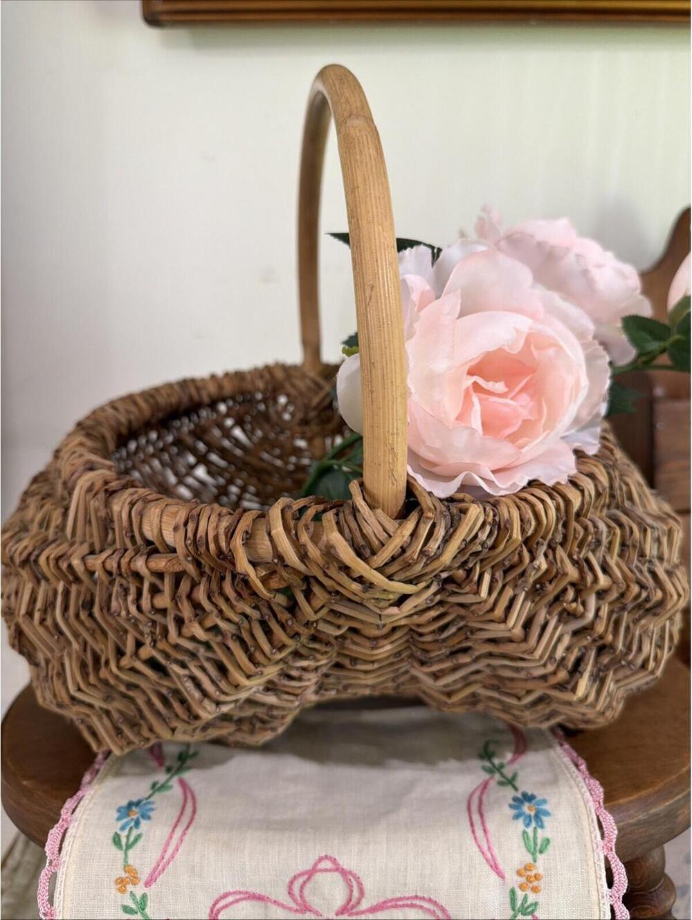 VTG Hand Woven Egg Gathering Butt Buttocks Basket Rustic Farmhouse Cottage 12” - Picture 2 of 9
